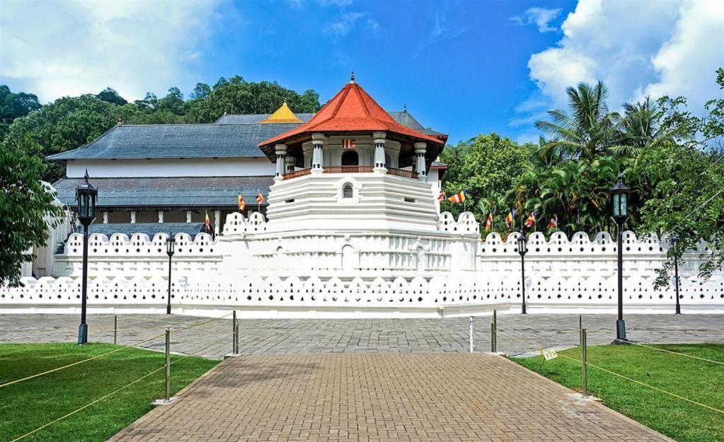 Devon Hotel Kandy Exteriör bild