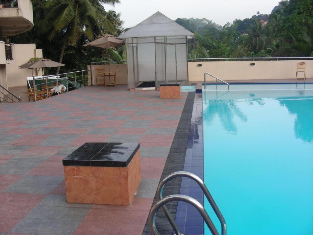 Devon Hotel Kandy Exteriör bild