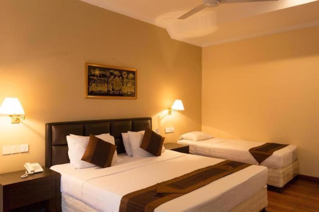 Devon Hotel Kandy Exteriör bild