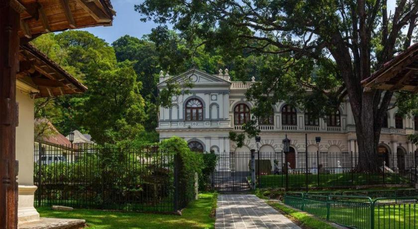 Devon Hotel Kandy Exteriör bild